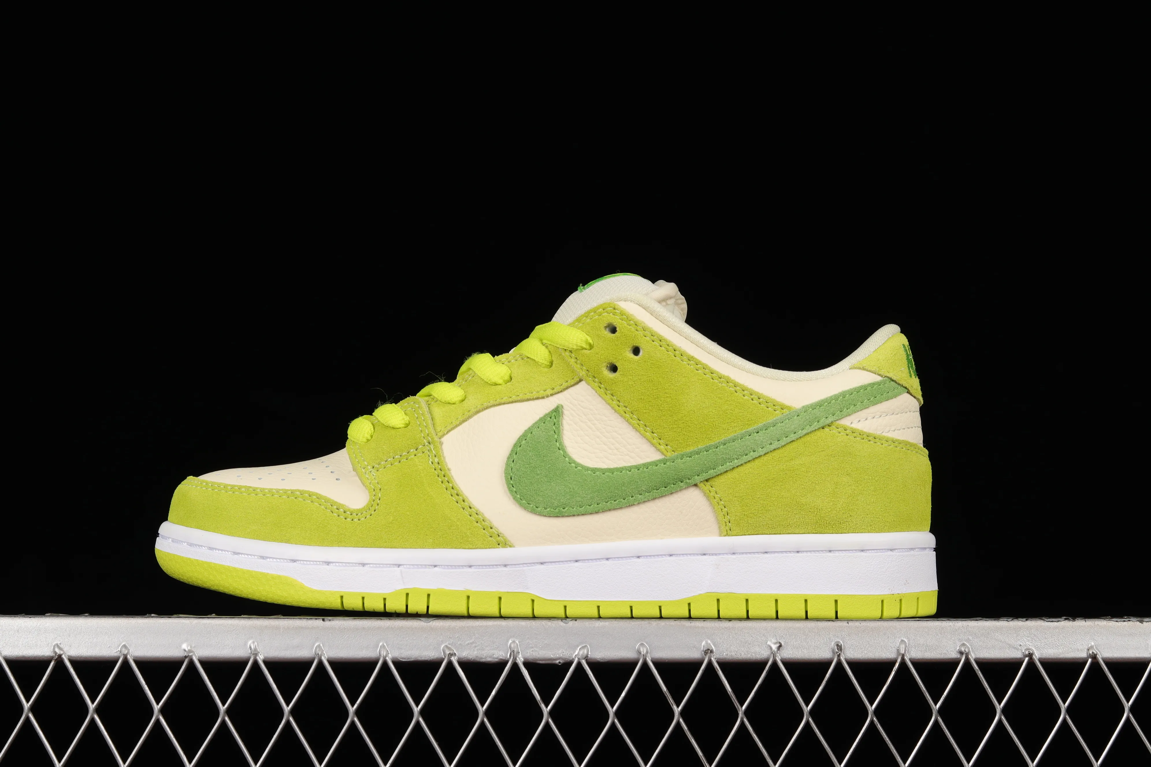 All categories Nk SB Dunk series Nk SB Dunk Low low-top sneakers F version Nk SB Dunk Low "Green Apple" Apple green SB low-top sports and leisure sneakers DM0807-300
